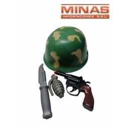 CASCO Y ARMA DE SOLDADO