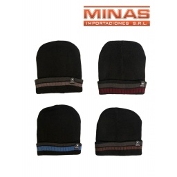 GORRO CON DOBLEZ FORRADO EN POLAR.