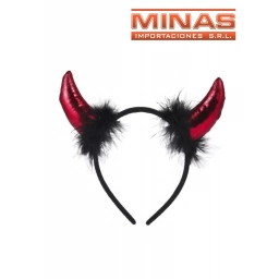 TIARA CON CUERNITOS ROJOS Y PLUMAS NEGRAS.
