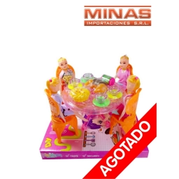SET DE MESA + 4  MUECAS + ACCESORIOS.