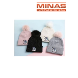 GORRO DE UNICORNIO CON POMPON.